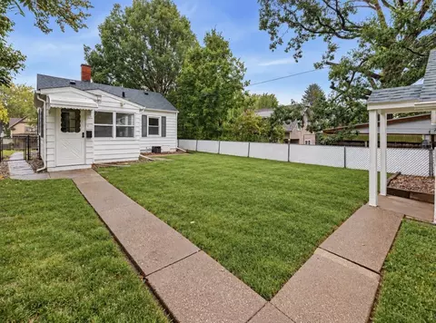 Exterior - 910 25th St, Moline, IL 61265 photo 5 of 8