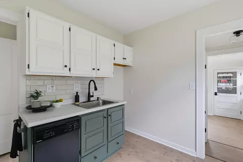 Kitchen - 910 25th St, Moline, IL 61265 photo 2 of 4