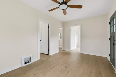 Living - 910 25th St, Moline, IL 61265 photo 3 of 4