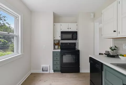Kitchen - 910 25th St, Moline, IL 61265 photo 3 of 4