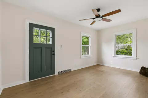 Living - 910 25th St, Moline, IL 61265 photo 1 of 4