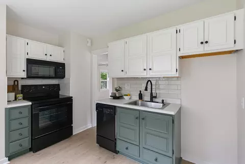 Kitchen - 910 25th St, Moline, IL 61265 photo 1 of 4