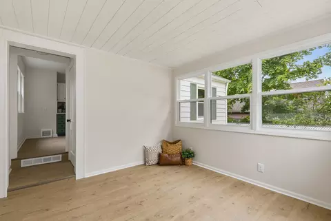Entry Way - 910 25th St, Moline, IL 61265 photo 1 of 1