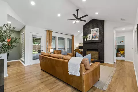 425 Kirkwood Dr, Lewisville, TX 75067