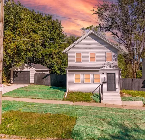 1111 Gaines St, Davenport, IA 52804