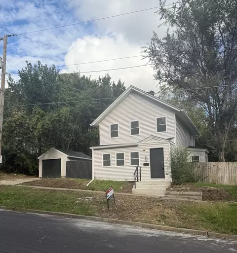 1111 Gaines St, Davenport, IA 52804
