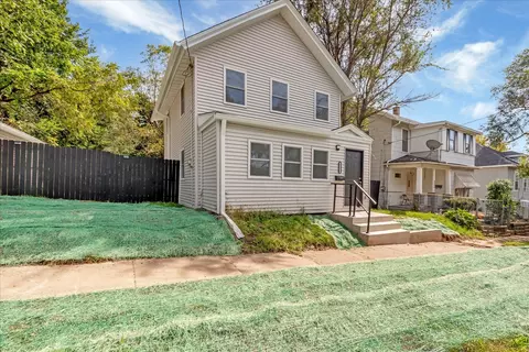 1111 Gaines St, Davenport, IA 52804