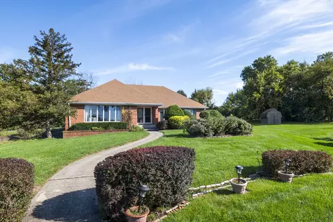8120 Rosemere Ct, Willow Springs, IL 60480