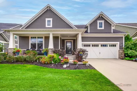 685 Insull Dr, Vernon Hills, IL 60061