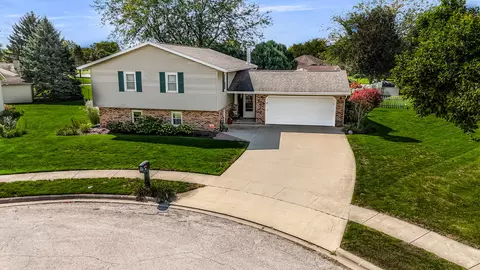 701 N Mohave Dr, Pontiac, IL 61764