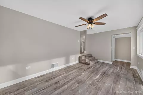 Living - 324 Maple St, Marengo, IL 60152 photo 5 of 6