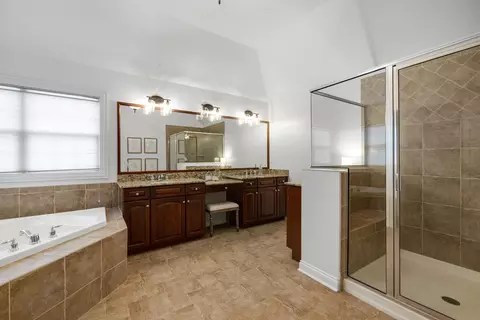 Bath - 1311 Beed Ave, Elburn, IL 60119 photo 2 of 5