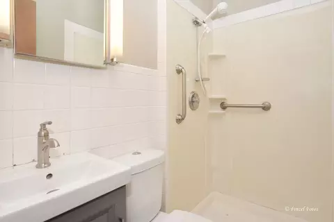 Bath - 206 S Maple Ave, Byron, IL 61010 photo 2 of 3