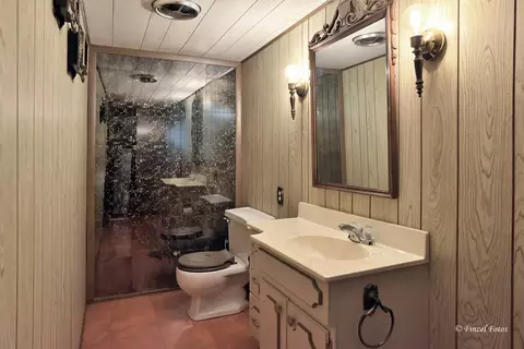 Bath - 206 S Maple Ave, Byron, IL 61010 photo 3 of 3