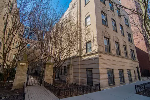 2730 N Pine Grove Ave #G, Chicago, IL 60614