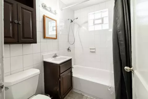Bath - 2733 N Artesian Ave, Chicago, IL 60647 photo 1 of 2