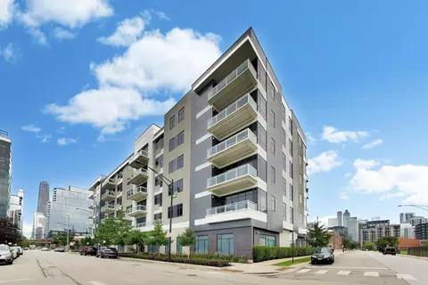 367 W Locust St #305, Chicago, IL 60610