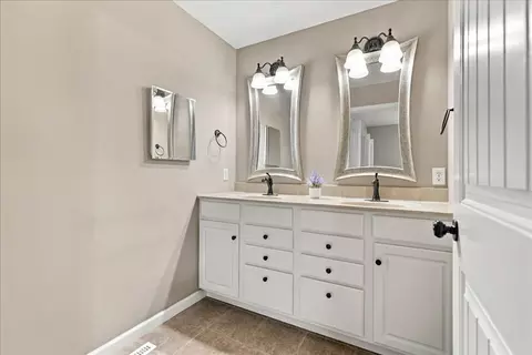 Bath - 1524 Belclare Rd, Normal, IL 61761 photo 1 of 2