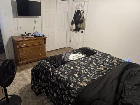 Bedroom - 1214 E Grayson St E, Benton, IL 62812 photo 2 of 3