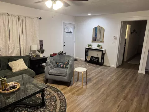 Entry Way - 1214 E Grayson St E, Benton, IL 62812 photo 2 of 3