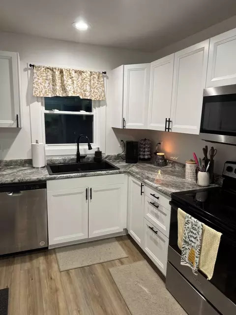 Kitchen - 1214 E Grayson St E, Benton, IL 62812 photo 1 of 3