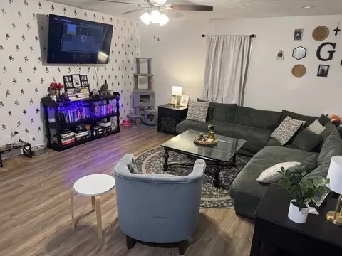 Living - 1214 E Grayson St E, Benton, IL 62812 photo 2 of 2