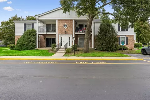 959 Golf Course Rd #1, Crystal Lake, IL 60014