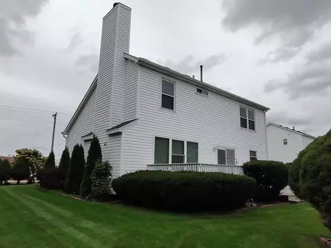 Exterior - 2000 Grandview Trl, Belvidere, IL 61008 photo 10 of 13