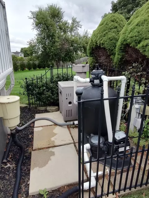 Exterior - 2000 Grandview Trl, Belvidere, IL 61008 photo 9 of 13