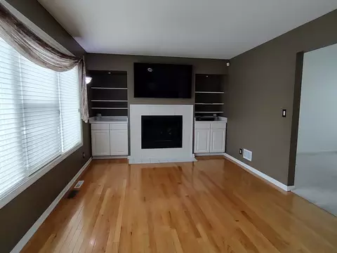 Living - 2000 Grandview Trl, Belvidere, IL 61008 photo 4 of 6