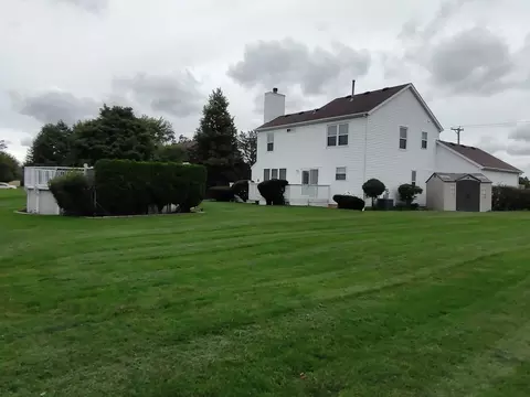 Exterior - 2000 Grandview Trl, Belvidere, IL 61008 photo 4 of 13