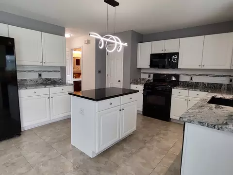 Kitchen - 2000 Grandview Trl, Belvidere, IL 61008 photo 4 of 5