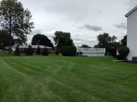 Exterior - 2000 Grandview Trl, Belvidere, IL 61008 photo 3 of 13