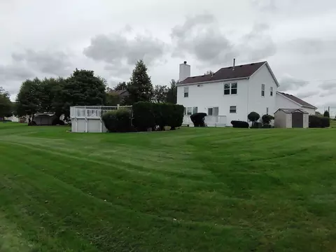 Exterior - 2000 Grandview Trl, Belvidere, IL 61008 photo 6 of 13