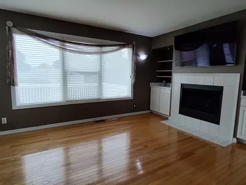 Living - 2000 Grandview Trl, Belvidere, IL 61008 photo 6 of 6