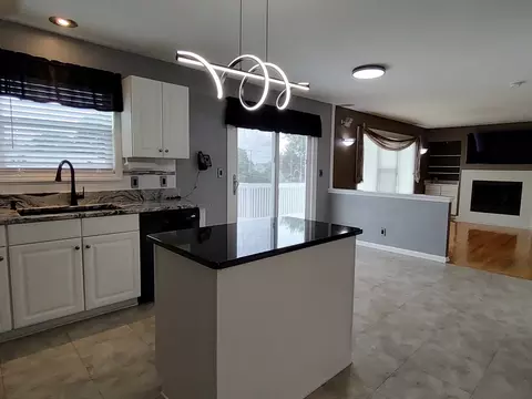 Kitchen - 2000 Grandview Trl, Belvidere, IL 61008 photo 2 of 5