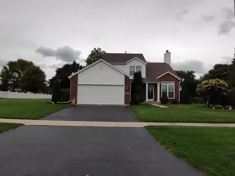 Exterior - 2000 Grandview Trl, Belvidere, IL 61008 photo 2 of 13
