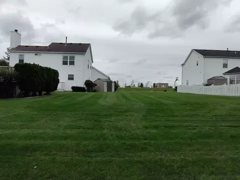 Exterior - 2000 Grandview Trl, Belvidere, IL 61008 photo 5 of 13