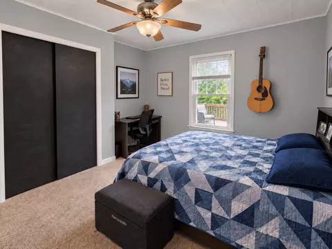Bedroom - 2076 N State Rd, Flora, IL 62839 photo 4 of 8
