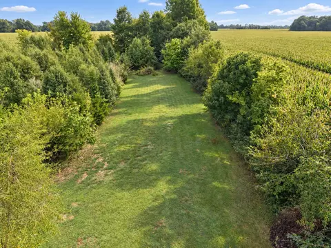 Exterior - 2076 N State Rd, Flora, IL 62839 photo 12 of 25