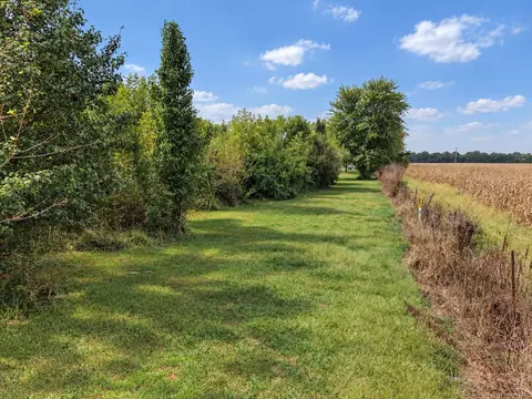 Exterior - 2076 N State Rd, Flora, IL 62839 photo 9 of 25