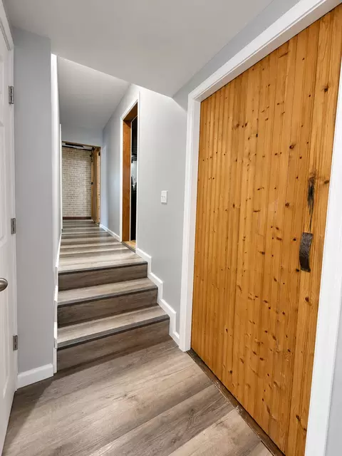 Entry Way - 2076 N State Rd, Flora, IL 62839 photo 3 of 6