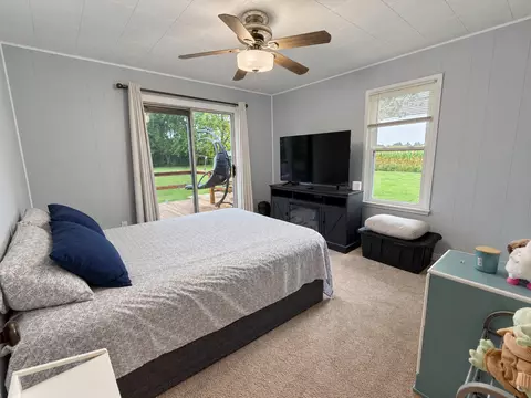 Bedroom - 2076 N State Rd, Flora, IL 62839 photo 1 of 8