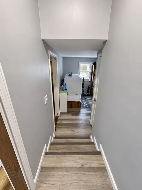 Entry Way - 2076 N State Rd, Flora, IL 62839 photo 2 of 6