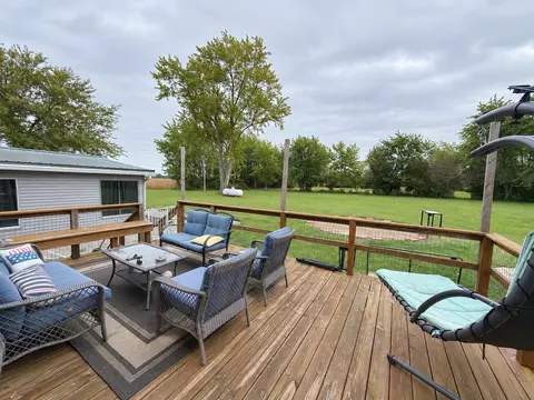Exterior - 2076 N State Rd, Flora, IL 62839 photo 2 of 25