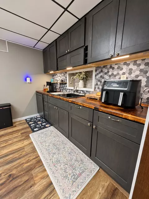 Kitchen - 2076 N State Rd, Flora, IL 62839 photo 5 of 8