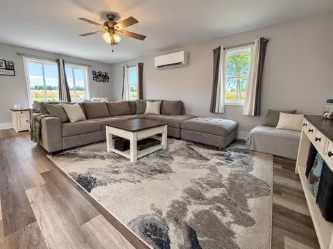 Living - 2076 N State Rd, Flora, IL 62839 photo 13 of 13