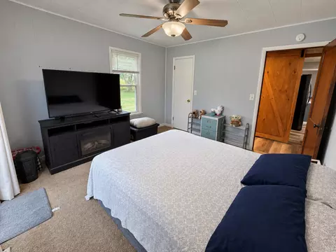 Bedroom - 2076 N State Rd, Flora, IL 62839 photo 3 of 8