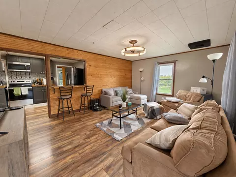 Living - 2076 N State Rd, Flora, IL 62839 photo 2 of 13