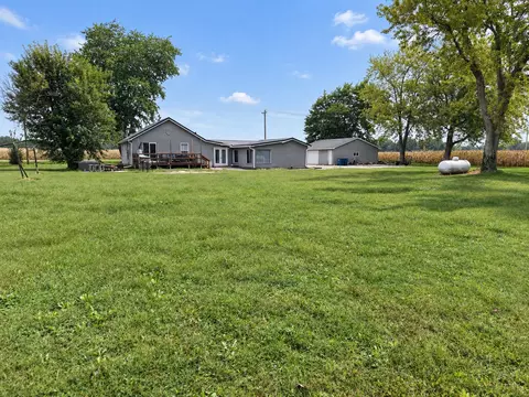 Exterior - 2076 N State Rd, Flora, IL 62839 photo 10 of 25